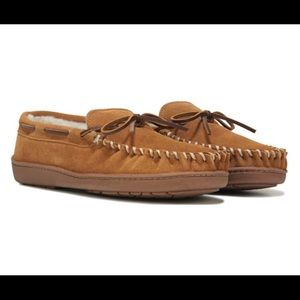 NEW Men’s Minnetonka suede slippers